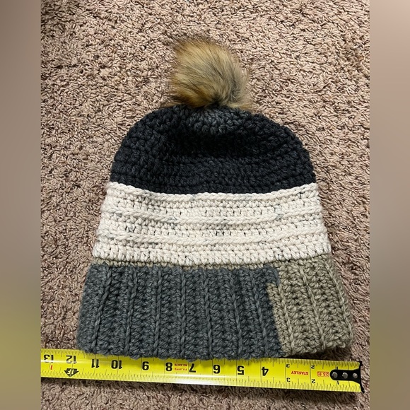 Winter hat - Picture 3 of 4